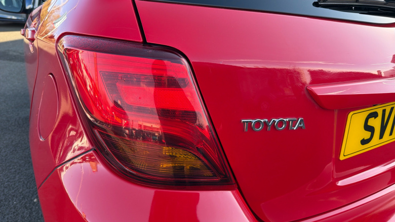 Toyota Yaris 1.33 VVT-i Sport 5dr Petrol Hatchback